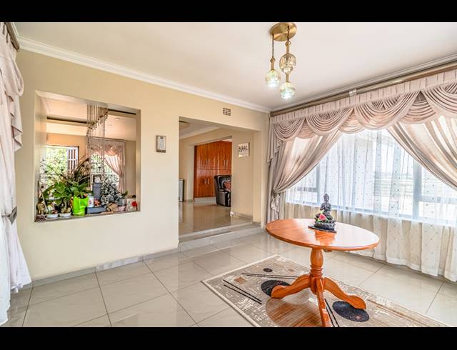 4 BEDROOM HOUSE FOR SALE IN OAKDENE